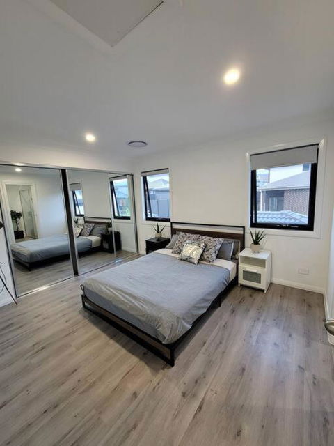 New 5 Bedroom House In Rousehill - Hotel WA 1