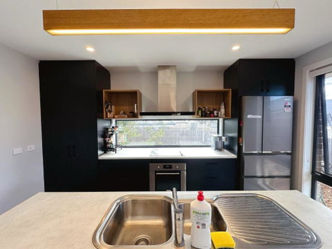 New Kingston Trampoline House - Hotel WA 3
