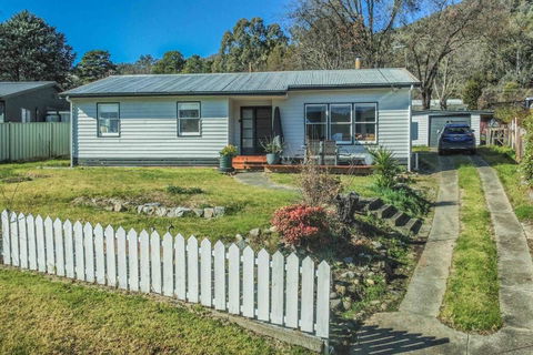 Mount Beauty 3BR Home - Hotel WA 0