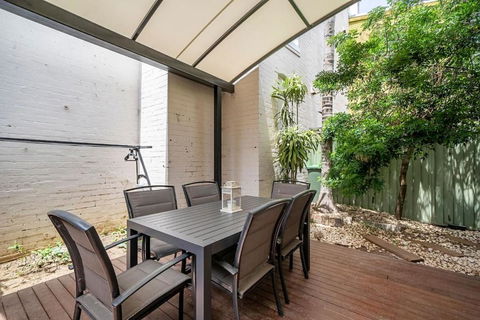 Newtown Nest - Chic Terrace Living Off King Street - Hotel WA 2
