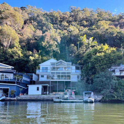 NINE At Berowra Waters, Luxury Waterfront With Hot Tub - Hotel WA 2