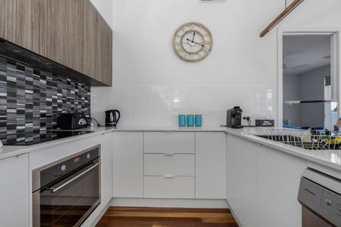 Ocean Breeze In Broadbeach - Linen, Heated Pool, Free EV Charger - Hotel WA 3