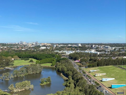 Parkside & City View In Sydney Olympic Park - Hotel WA 1