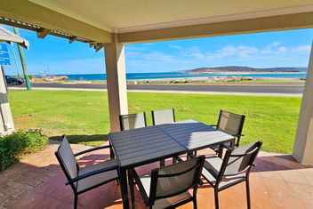 Pelican Shore Villa 5 - Kalbarri WA with Hotel WA