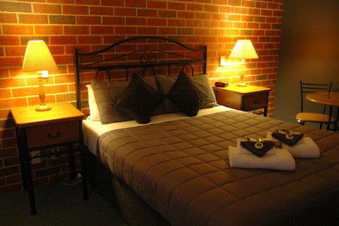Poachers Paradise - Hotel WA 2