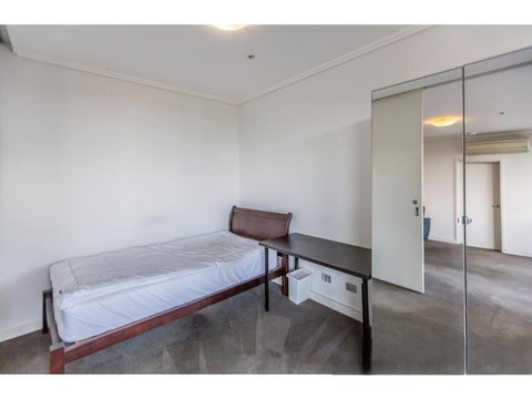 Private Room With Shared Washroom Only In 3bhk Apartment - Hotel WA 1