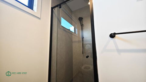 Private Suite With Queen Bed TV - Room 11 - Hotel WA 3