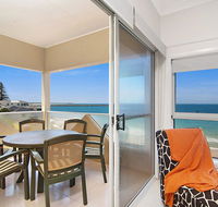 Avalon 3 - views to die for - across the road from convent beach - Hotel WA