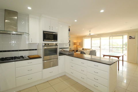 Barefoot, 32 Skyline Crescent, Crescent Head - Hotel WA 2