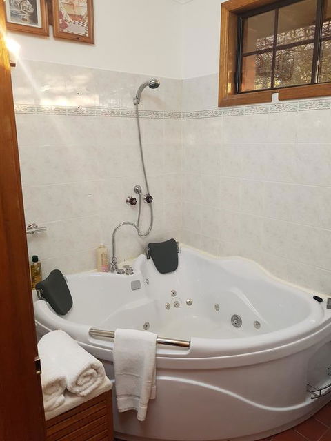 Barossa Glen - Henri's Cottage - Bed & Breakfast - Hotel WA 3