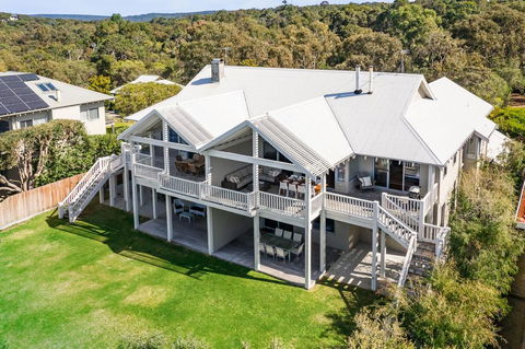 Beachfront On Eagle Bay - Hotel WA 1
