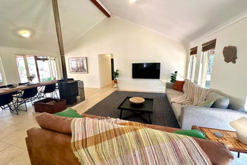 Redtail House - Carlotta with Hotel WA