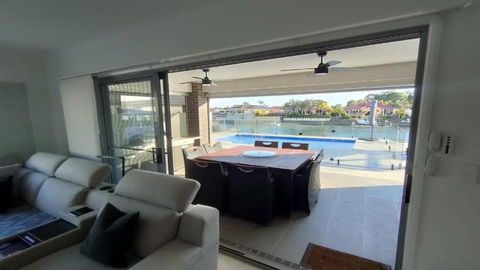 Relax Poolside By The Canal - Hotel WA 0