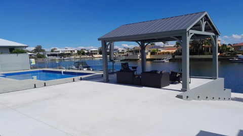 Relax Poolside By The Canal - Hotel WA 1