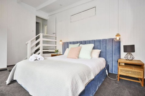 Renovated 5 Bedroom Retreat With Deck Fireplace - Hotel WA 3