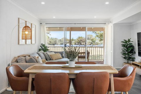 Riverside Bliss - Luxe Retreat In South Yunderup - Pet Friendly - Hotel WA 0