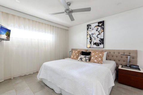 Rose At Temple Palm Cove - A Poolside Paradise - Hotel WA 3