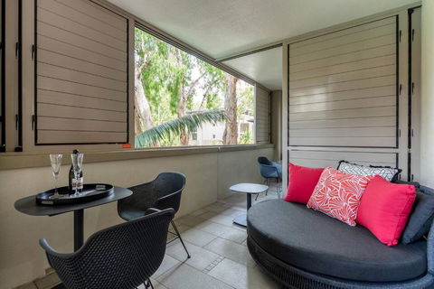 Rose At Temple Palm Cove - A Poolside Paradise - Hotel WA 2