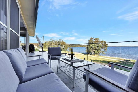 Royal Retreat Peaceful Lakefront - Hotel WA 0
