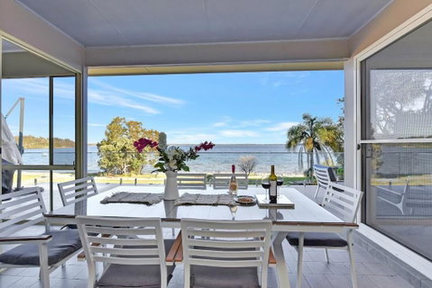 Royal Retreat Peaceful Lakefront - Hotel WA 2