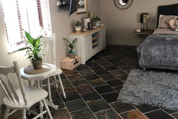 Robinson Retreat with Hotel WA