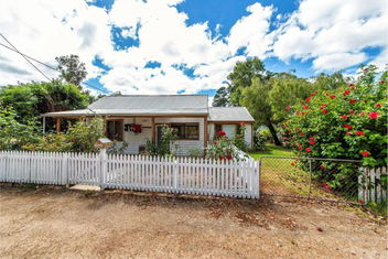 Rose Cottage Nannup with Hotel WA