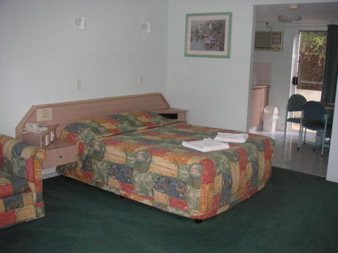 Runaway Bay Motor Inn - Hotel WA 3