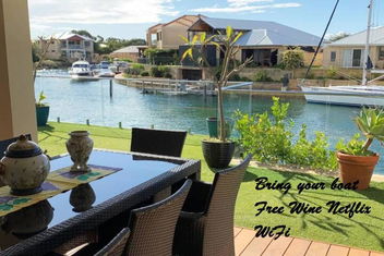 Sandpiper Island Tranquil Waterfront Views & Jetty with Hotel WA