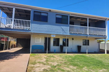 Sands Beach House with Hotel WA
