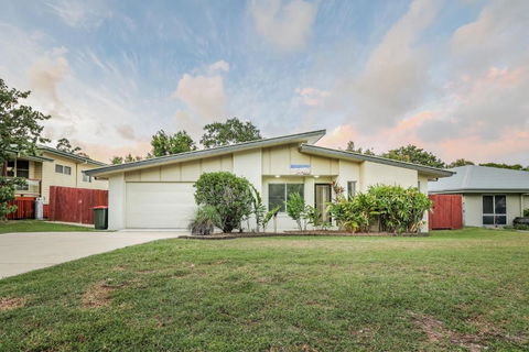 Sandy Burrows - Hotel WA 3