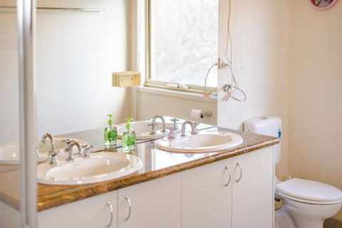 StayAU Family Home Comfort In Caroline Springs - Hotel WA 3