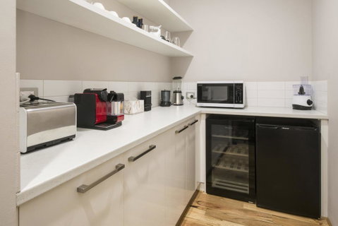 Beachstone - Stylish Spacious Home Opposite Beach And Close To Town - Hotel WA 2