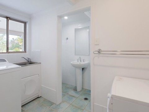 Beauty And The Beach', 88 Foreshore Drive - Large Home With WIFI & Water Views - Hotel WA 2