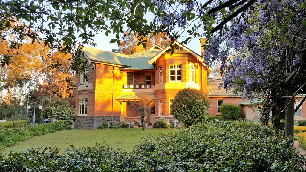 Spring Mountain ACT Hotel WA