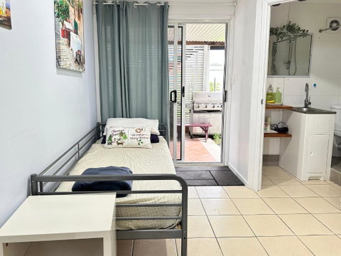 Zen Escape Guest House- Zen Garden Tiny Home, Nooky Studio - Hotel WA 2