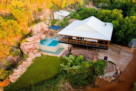 Wet Season Incredible Islands Tour - Horizontal Falls & Cygnet Bay Pearl Farm - Hotel WA 5