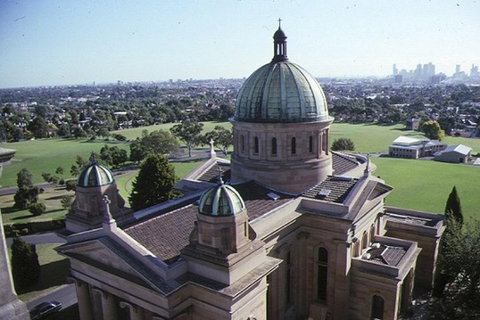Melbourne City Tour: Lifestyle Of The Rich And Famous - Hotel WA 4