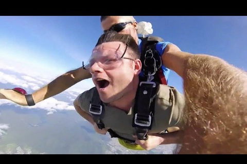 Reef And Rainforest Tandem Sky Dive In Cairns - Hotel WA 1