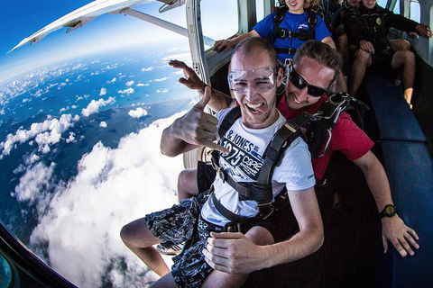 Reef And Rainforest Tandem Sky Dive In Cairns - Hotel WA 2