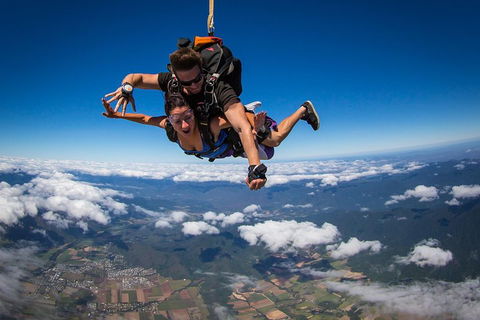 Reef And Rainforest Tandem Sky Dive In Cairns - Hotel WA 3