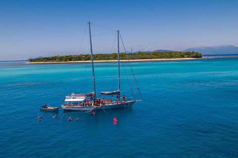 Ocean Free Green Island & Great Barrier Reef Snorkel Cruise, Cairns 25 Guests - Hotel WA 0