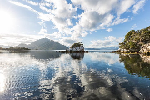Southwest Tasmania Wilderness Experience: Fly Cruise And Walk Including Lunch - Hotel WA 5