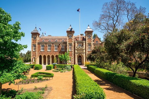 Perth Scavenger Hunt: Perched On A Swan - Hotel WA 0